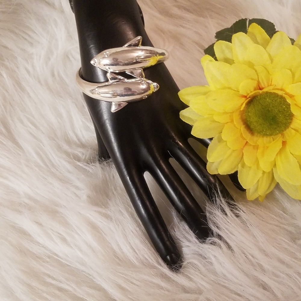 DOUBLE DOLPHIN CLASP BRACELET